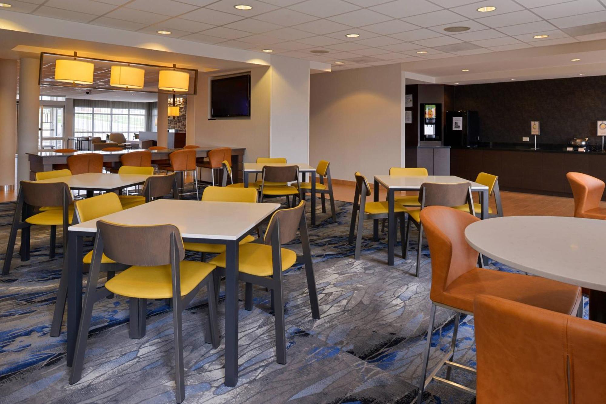 Fairfield Inn & Suites By Marriott Сидар-Рапидс Экстерьер фото